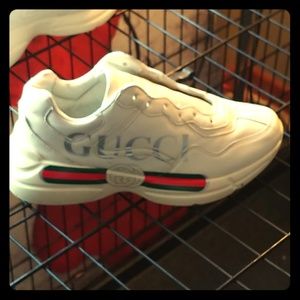 Women's Gucci walking shoes. Best offer
